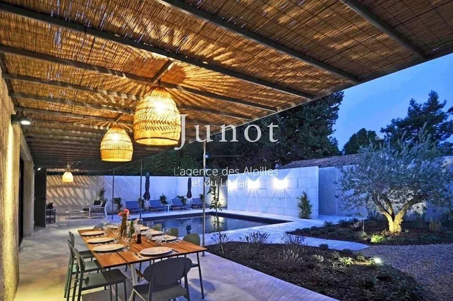 Maison à louer, 180m², Saint-Rémy-de-Provence