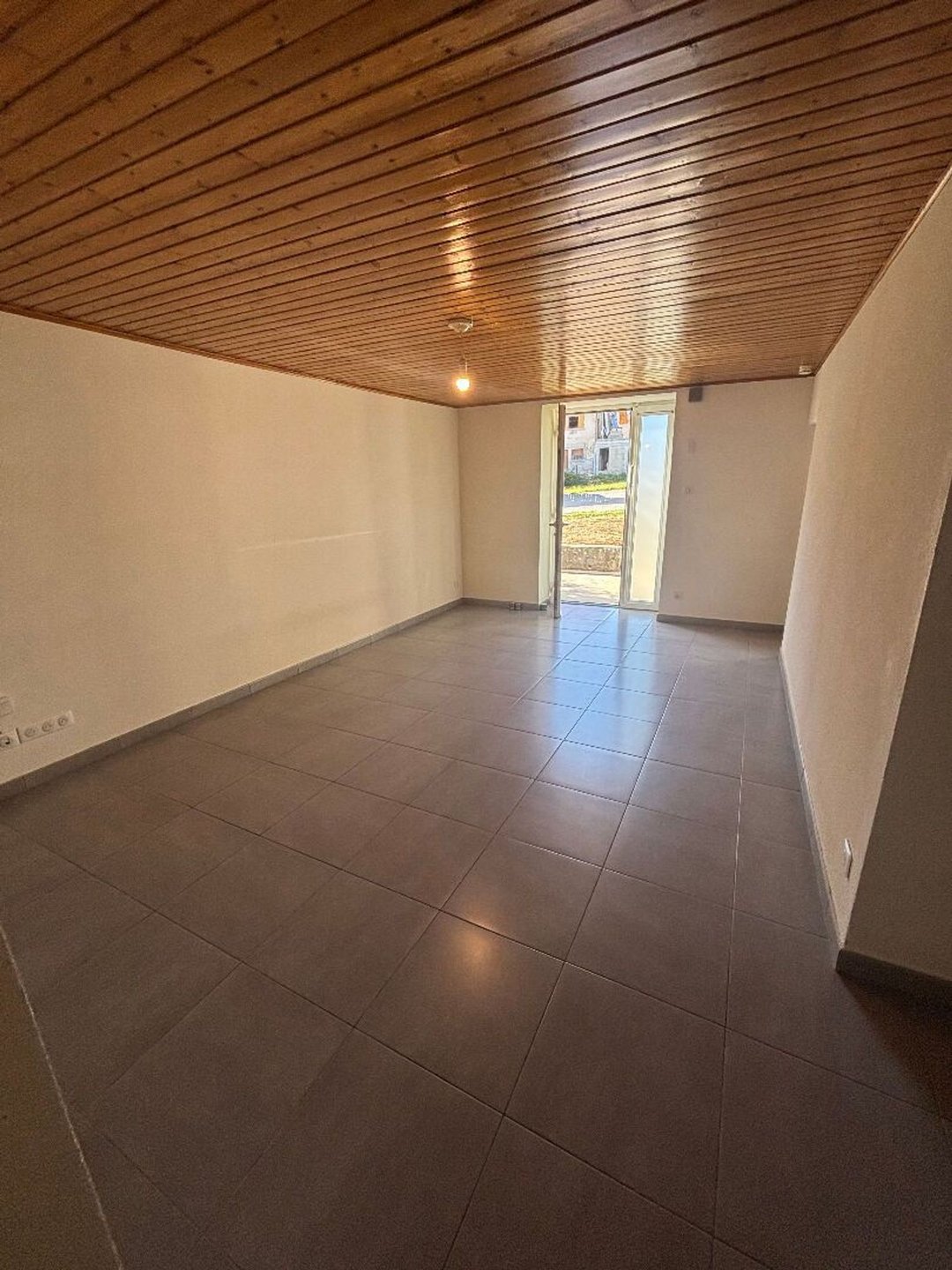 Appartement à louer, 84m², Flangebouche