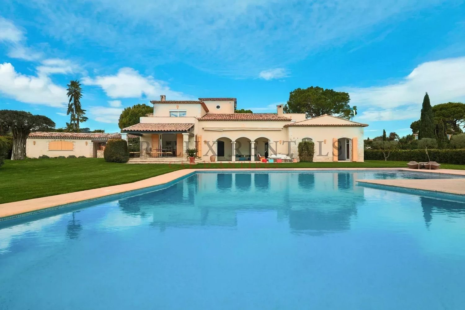 Maison à louer, 320m², Antibes