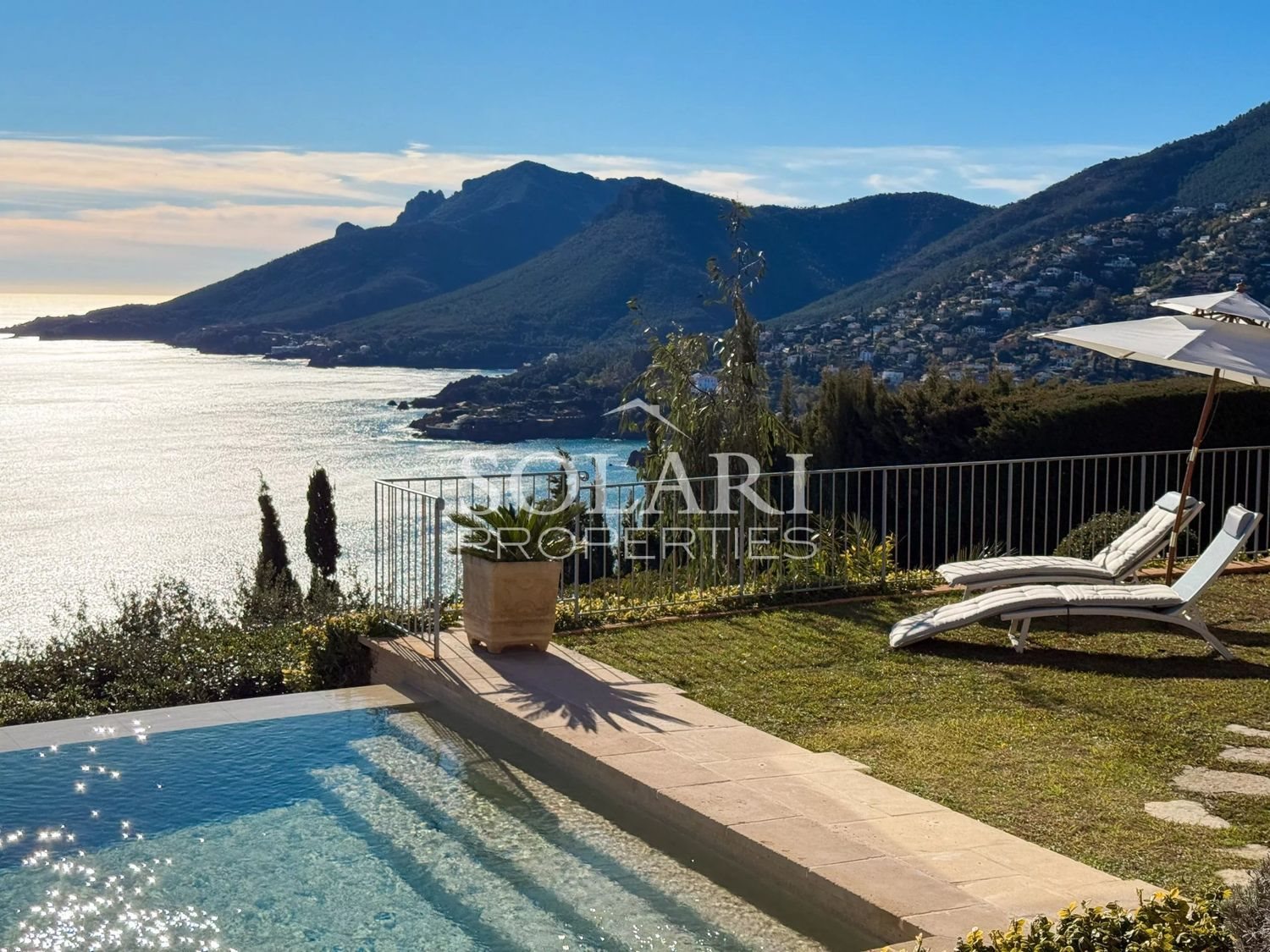 Maison à louer, 300m², Théoule-sur-Mer