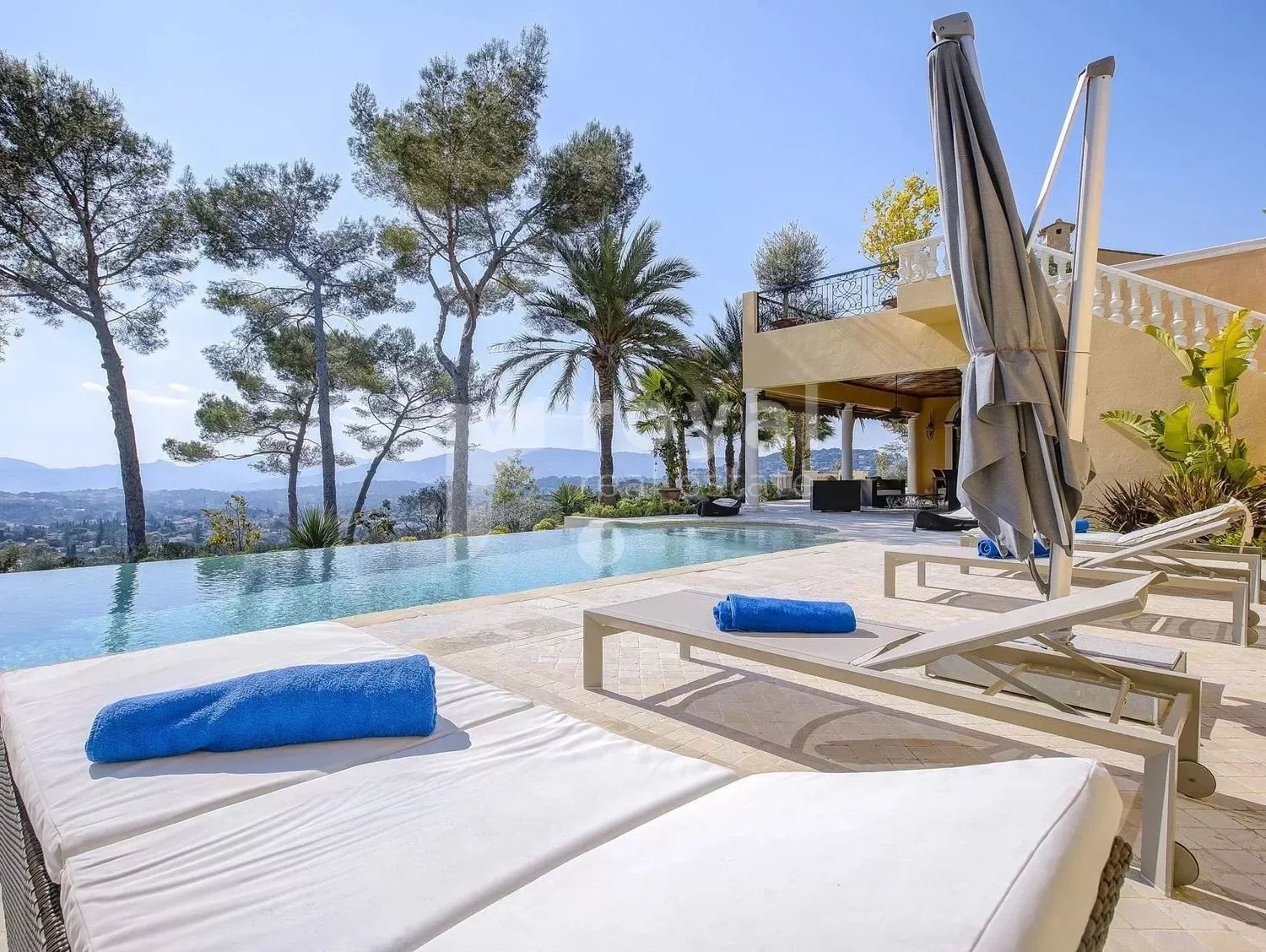 Maison à louer, 297m², Mougins