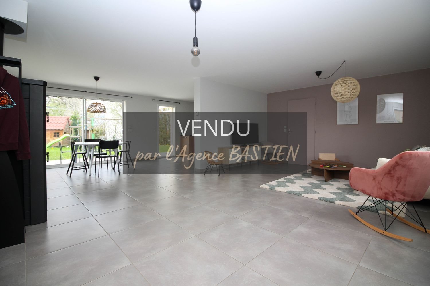Maison à vendre, 147m², Cessy