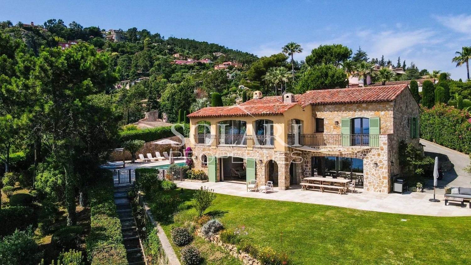 Maison à louer, 250m², Théoule-sur-Mer