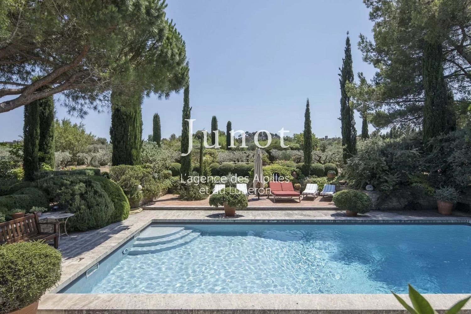 Maison à louer, 270m², Eygalières