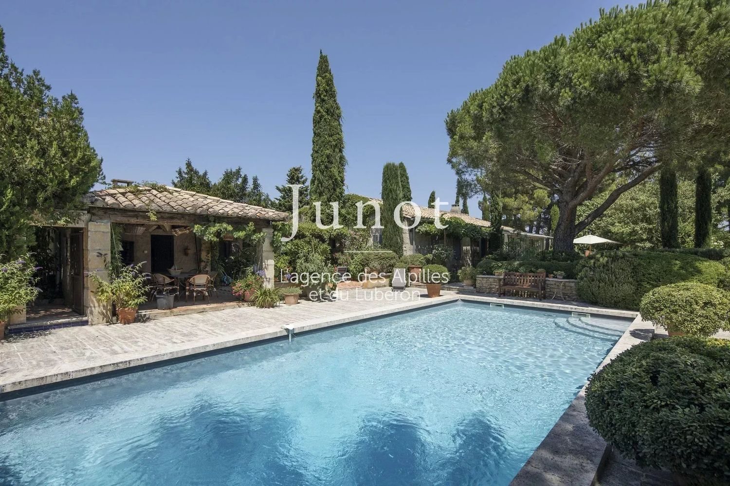 Maison à louer, 270m², Eygalières