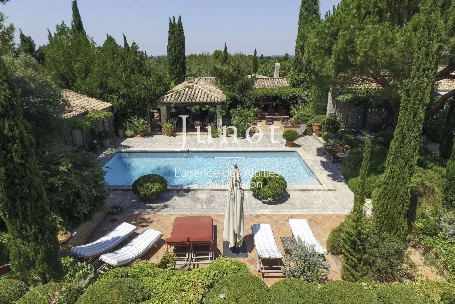 Maison à louer, 270m², Eygalières