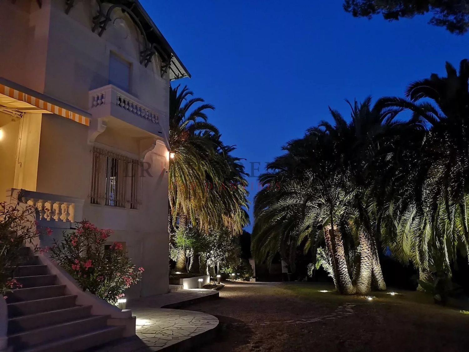 Maison à louer, 250m², Antibes