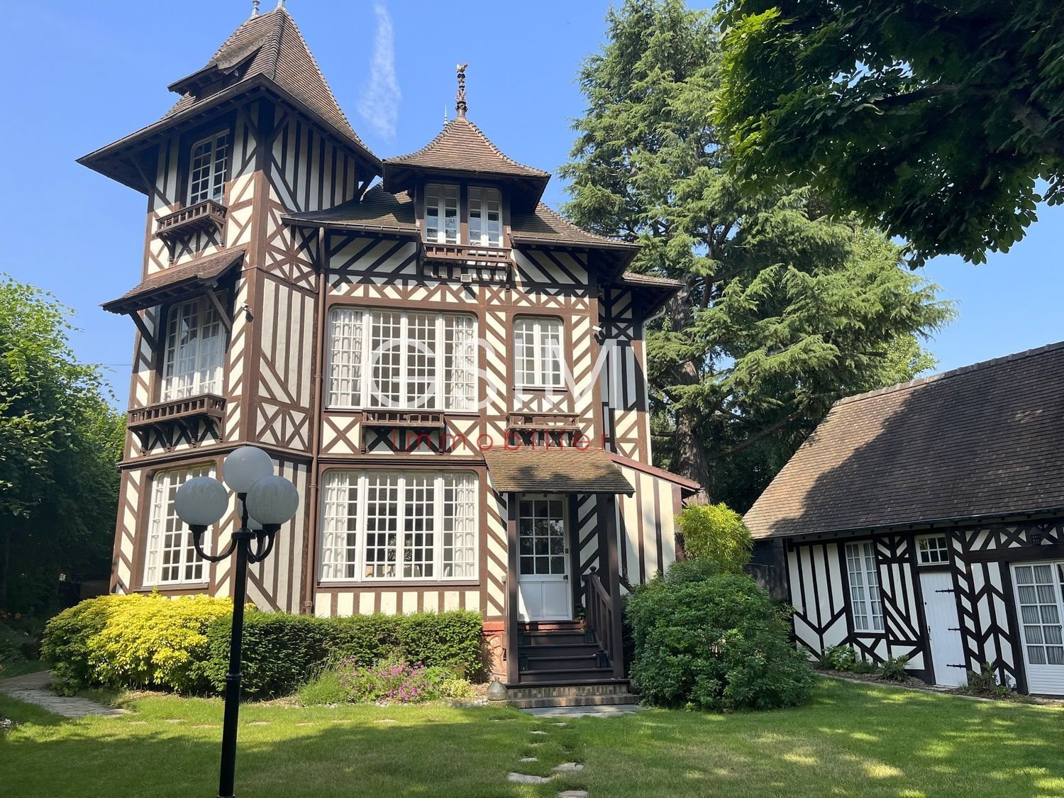 Maison à louer, 250m², Garches