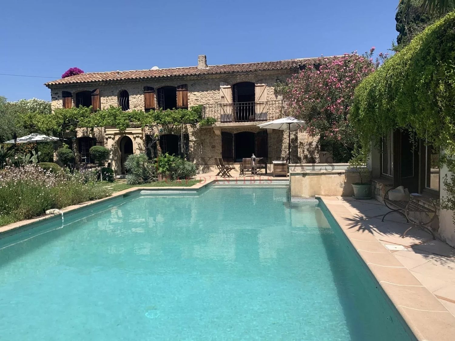Maison à louer, 240m², Antibes