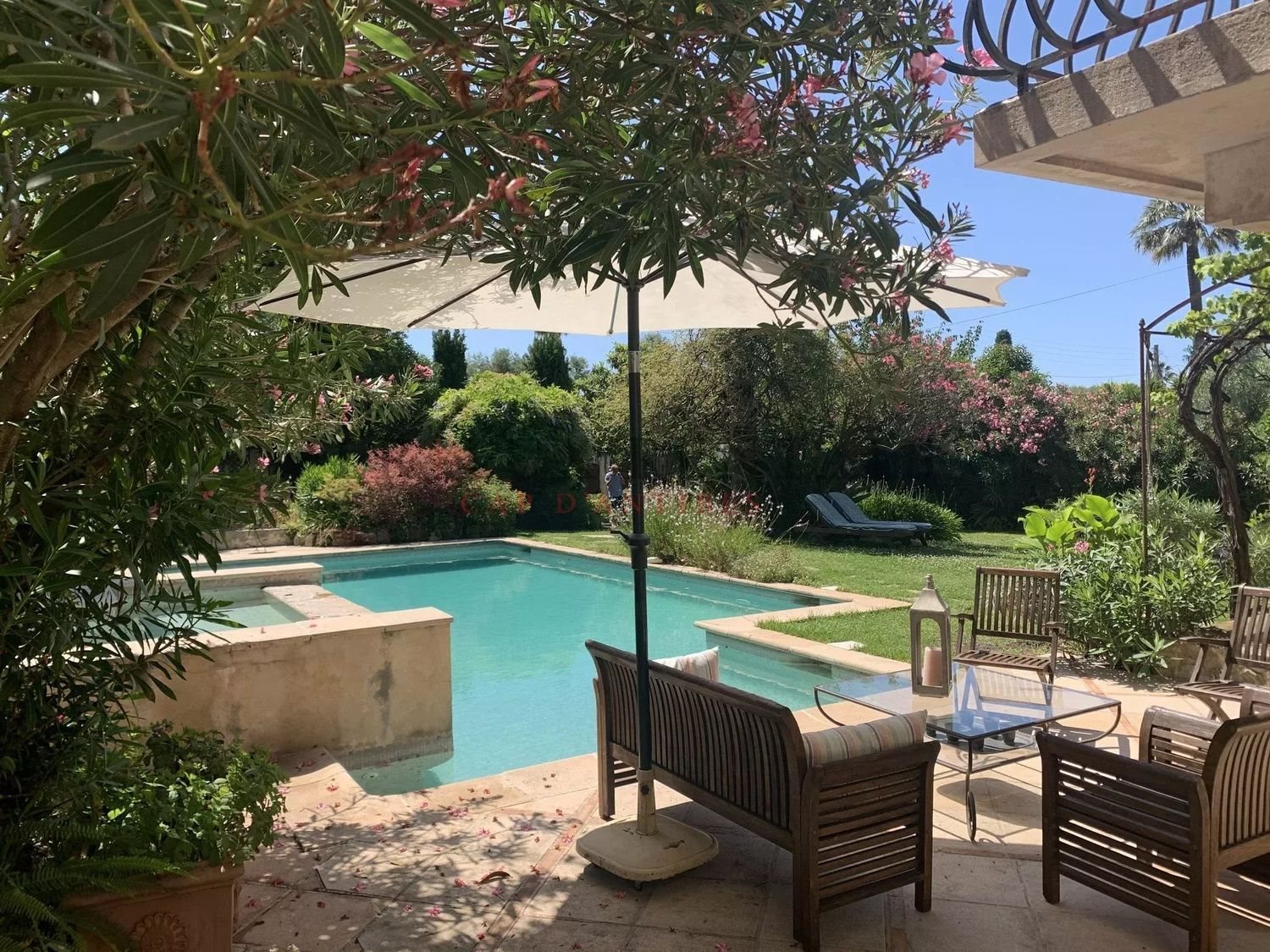 Maison à louer, 240m², Antibes