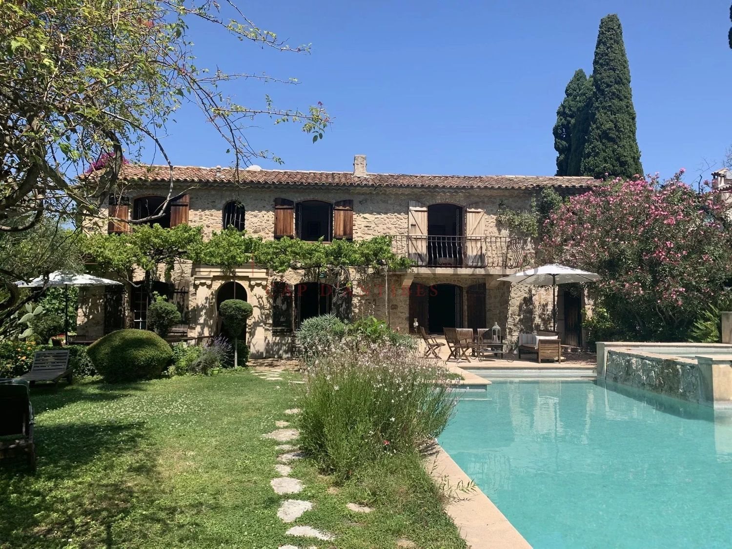 Maison à louer, 240m², Antibes