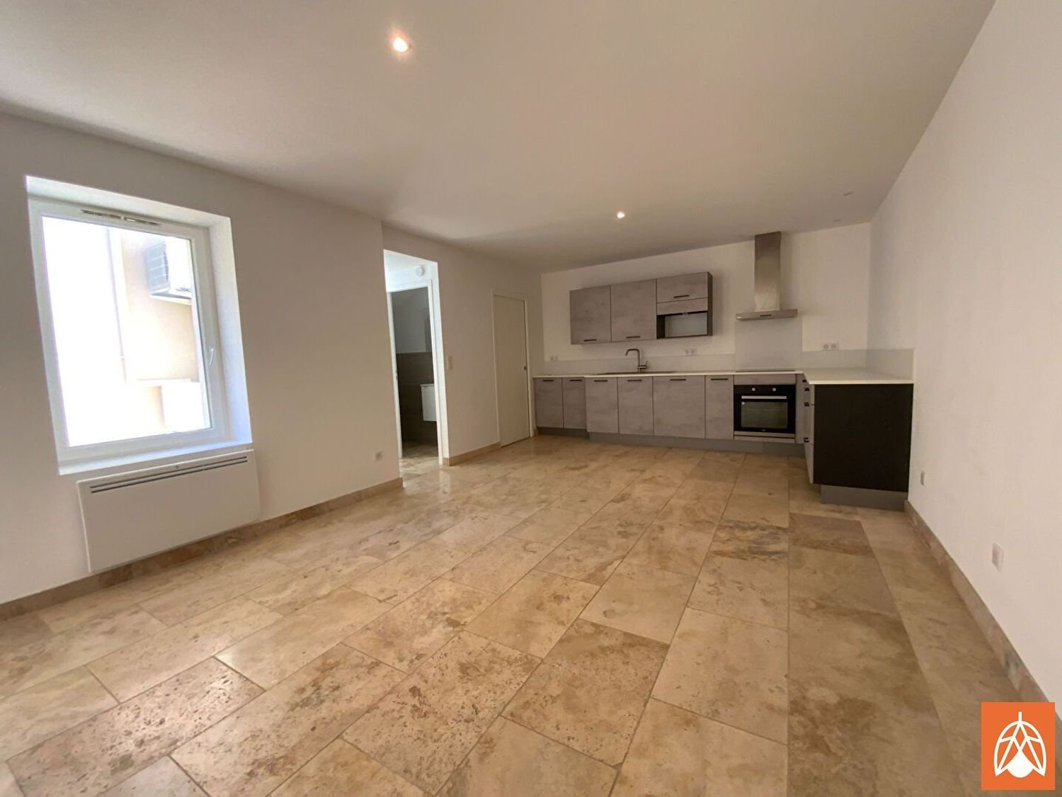 Appartement à louer, 64m², Eyguières
