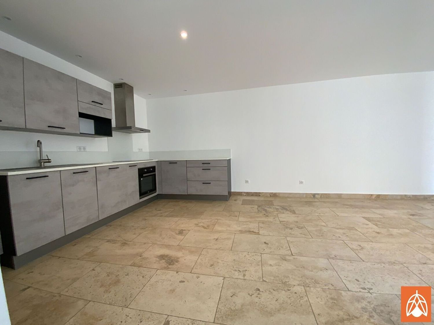 Appartement à louer, 64m², Eyguières