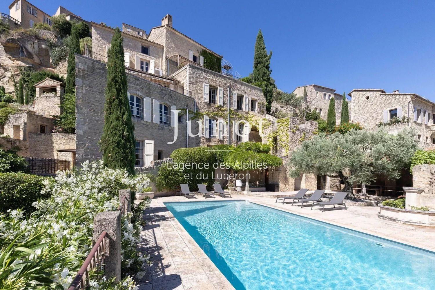 Maison à louer, 597m², Gordes