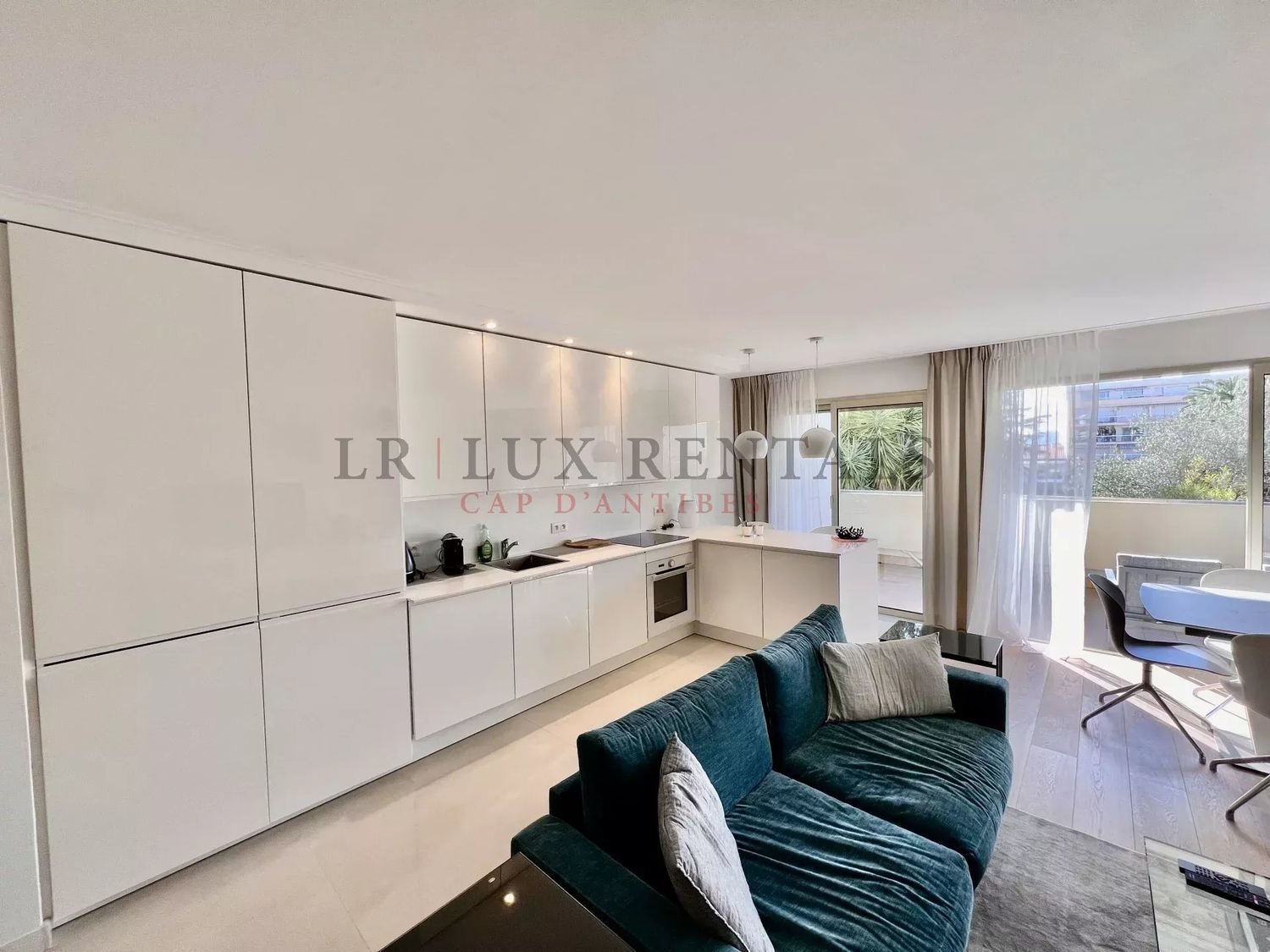 Appartement à louer, 70m², Antibes