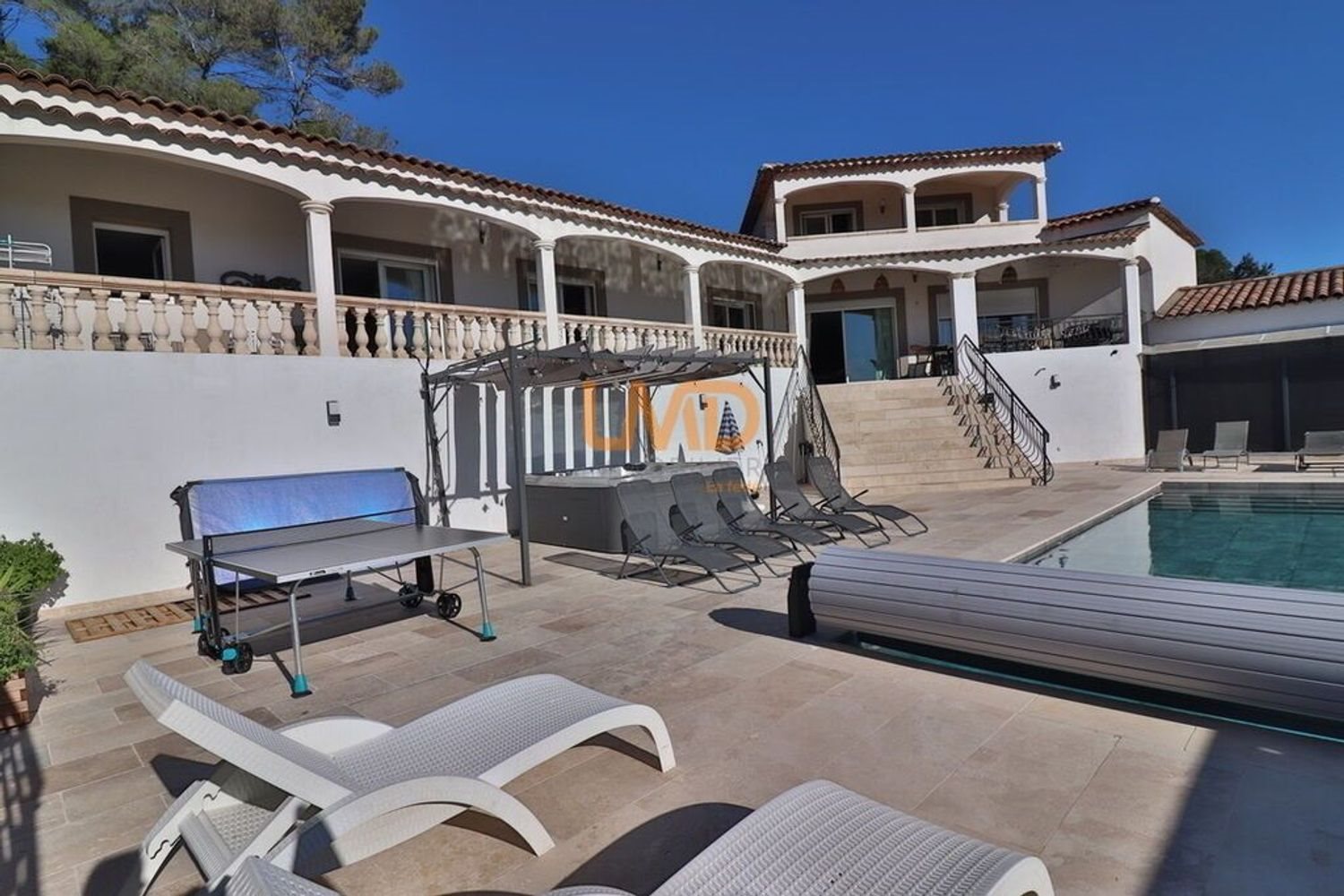 Maison à vendre, 370m², Pignans