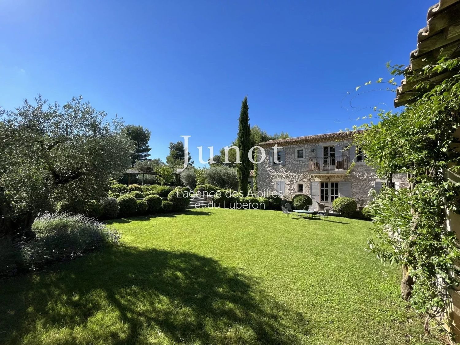 Maison à louer, 420m², Eygalières