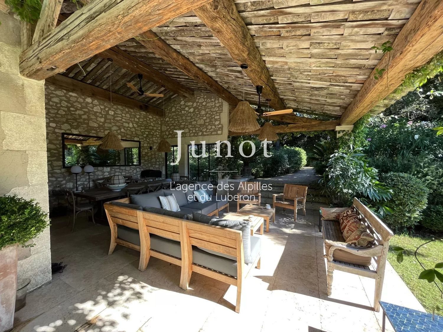 Maison à louer, 420m², Eygalières