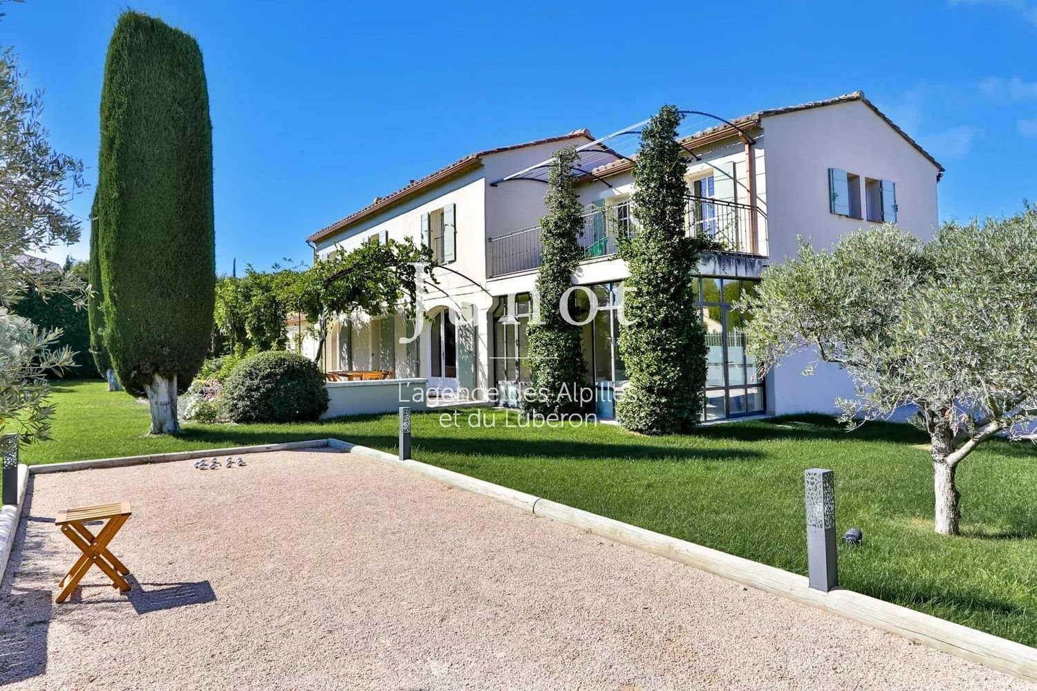 Maison à louer, 290m², Saint-Rémy-de-Provence