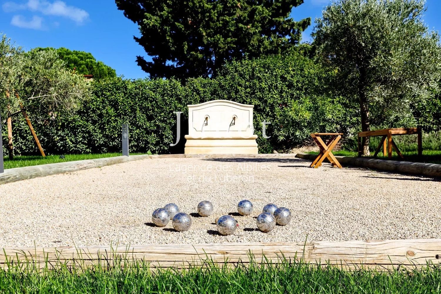 Maison à louer, 290m², Saint-Rémy-de-Provence