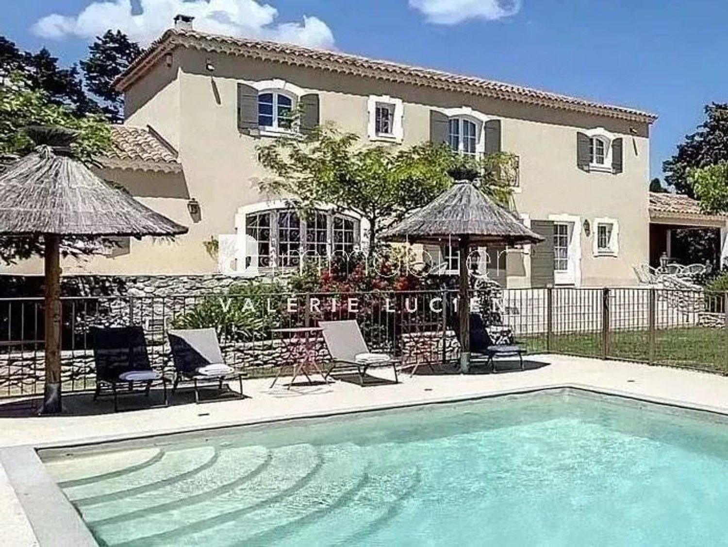 Maison à louer, 270m², Aureille