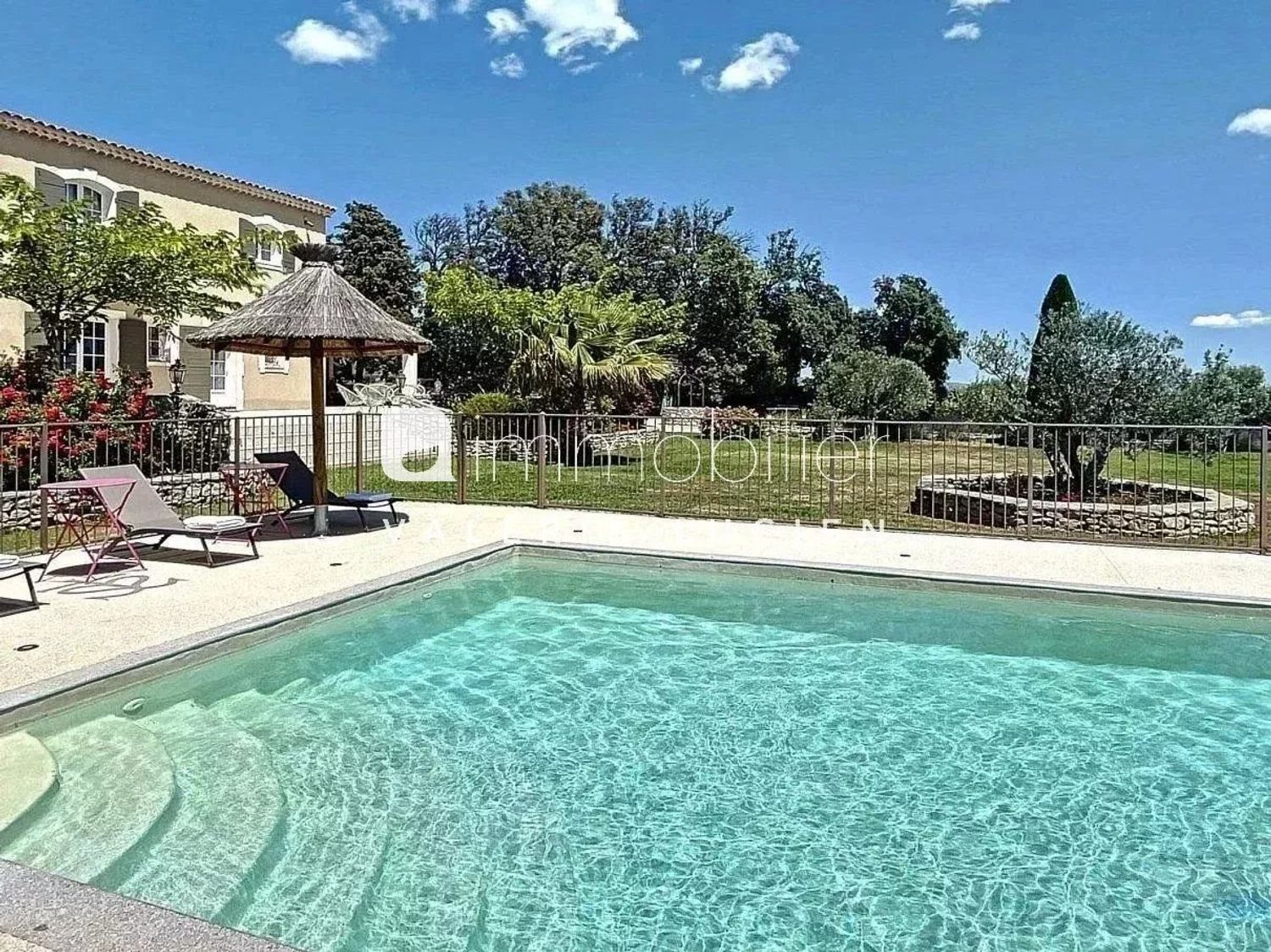 Maison à louer, 270m², Aureille