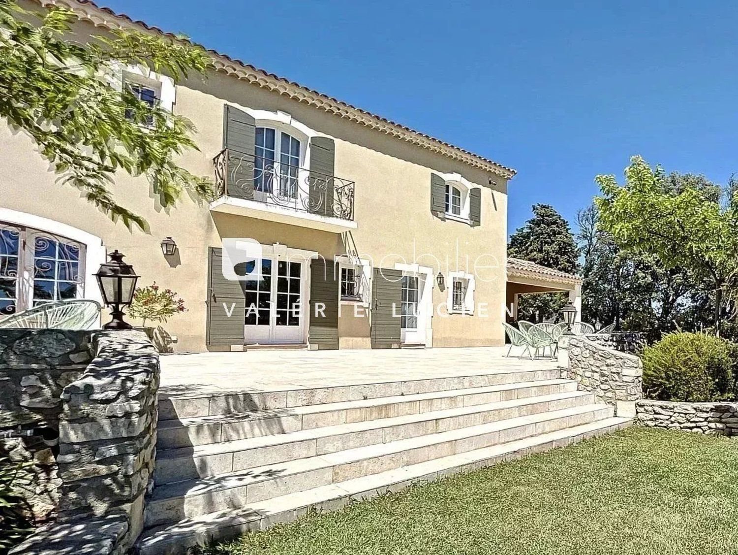 Maison à louer, 270m², Aureille