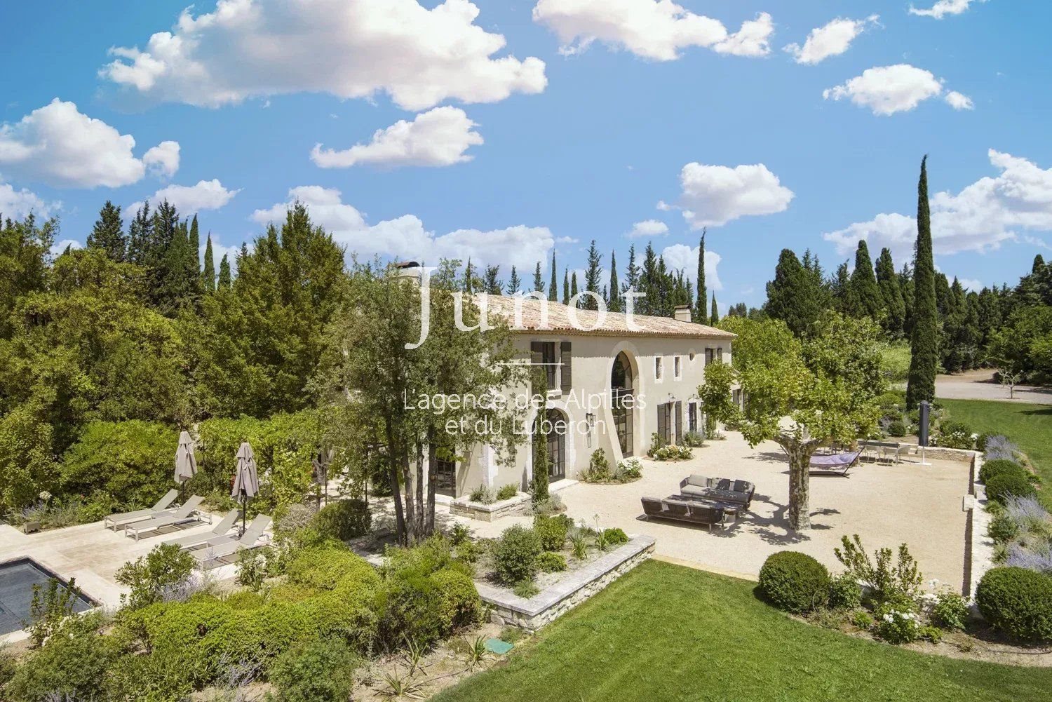Maison à louer, 400m², Saint-Rémy-de-Provence
