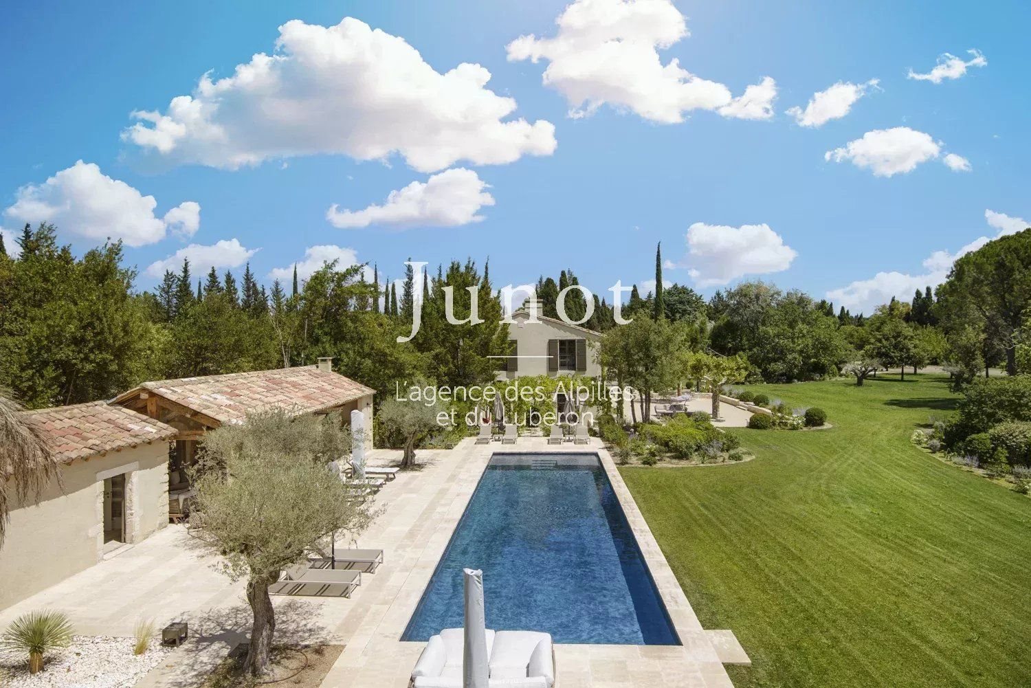 Maison à louer, 400m², Saint-Rémy-de-Provence