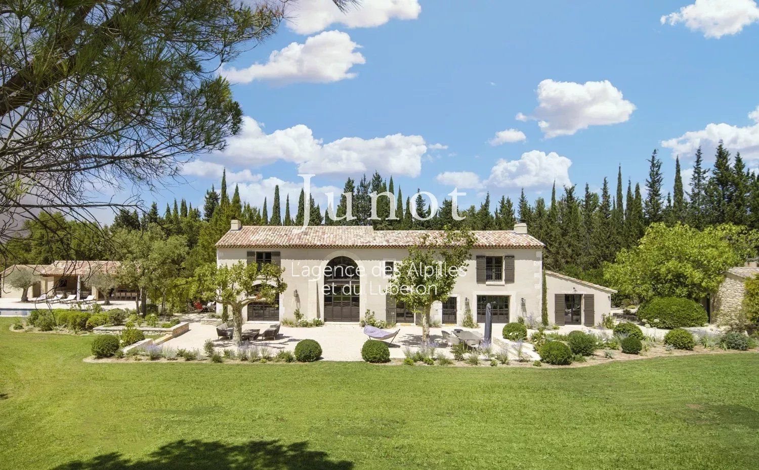Maison à louer, 400m², Saint-Rémy-de-Provence