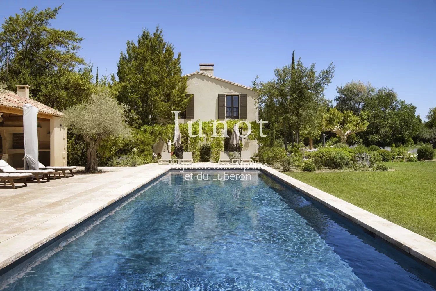 Maison à louer, 400m², Saint-Rémy-de-Provence