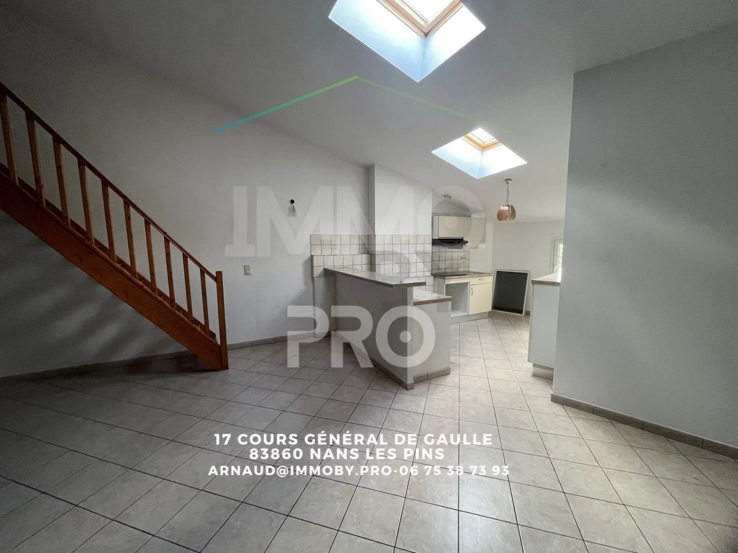 Appartement à louer, 82m², Rougiers