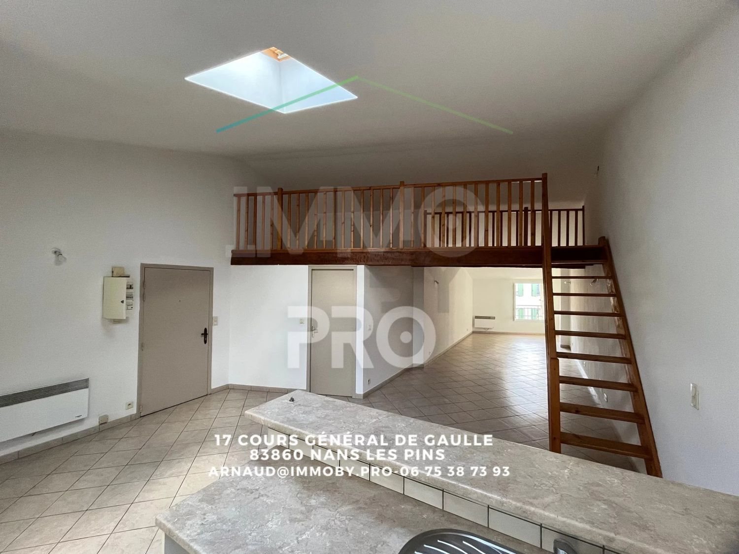 Appartement à louer, 82m², Rougiers