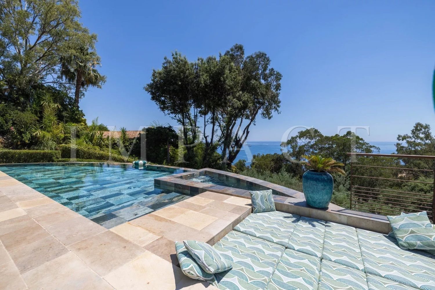 Maison à louer, 420m², Vallauris
