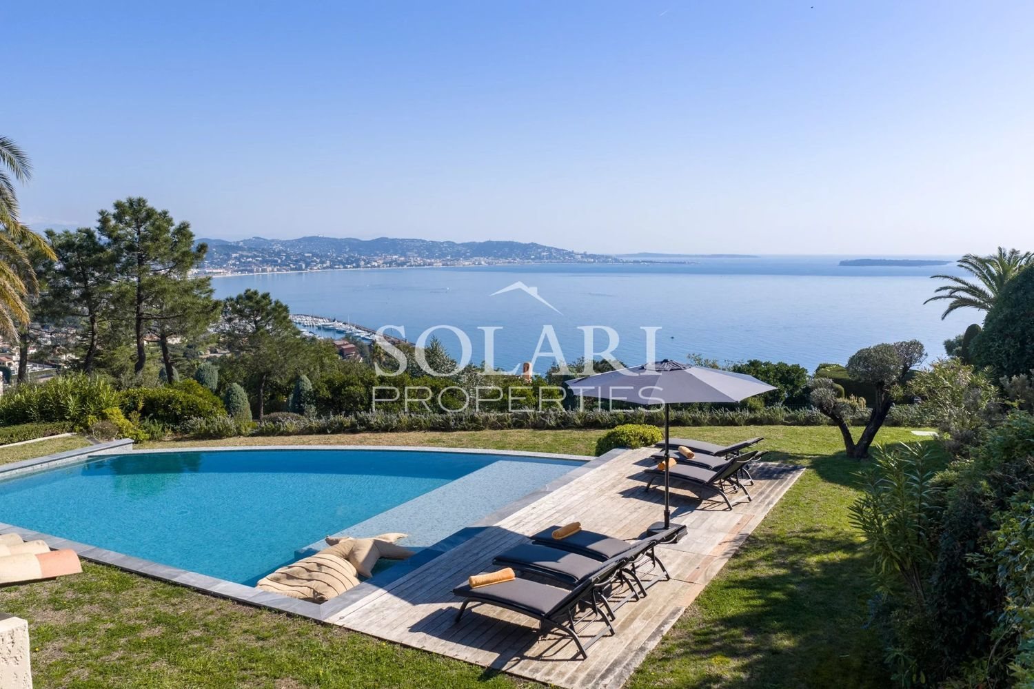 Maison à louer, 250m², Théoule-sur-Mer