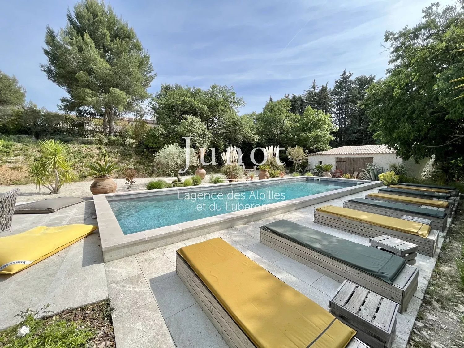 Maison à louer, 300m², Saint-Rémy-de-Provence