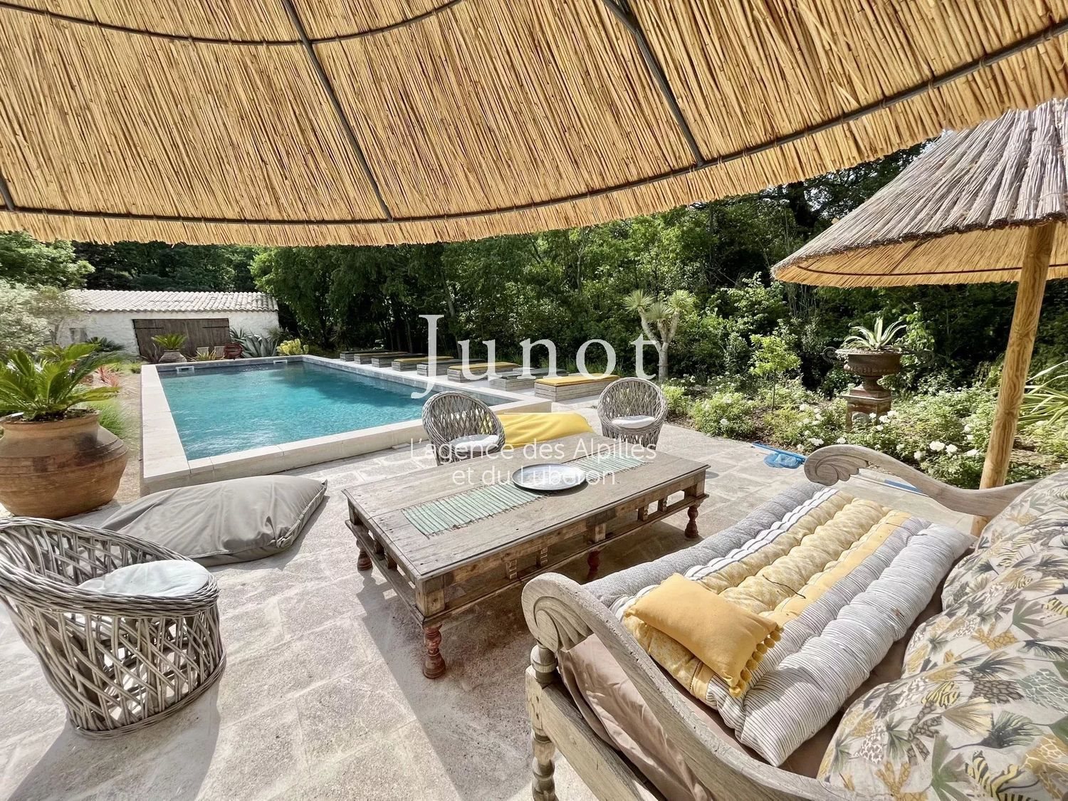 Maison à louer, 300m², Saint-Rémy-de-Provence