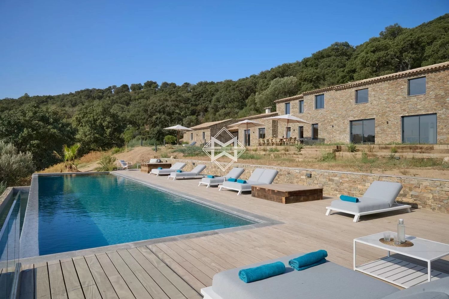 Maison à louer, 490m², Le Luc