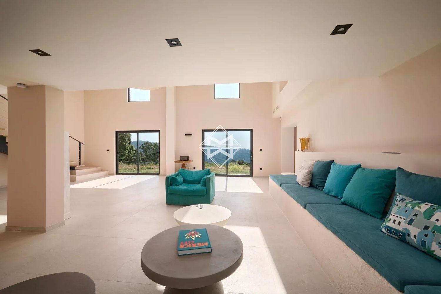 Maison à louer, 490m², Le Luc