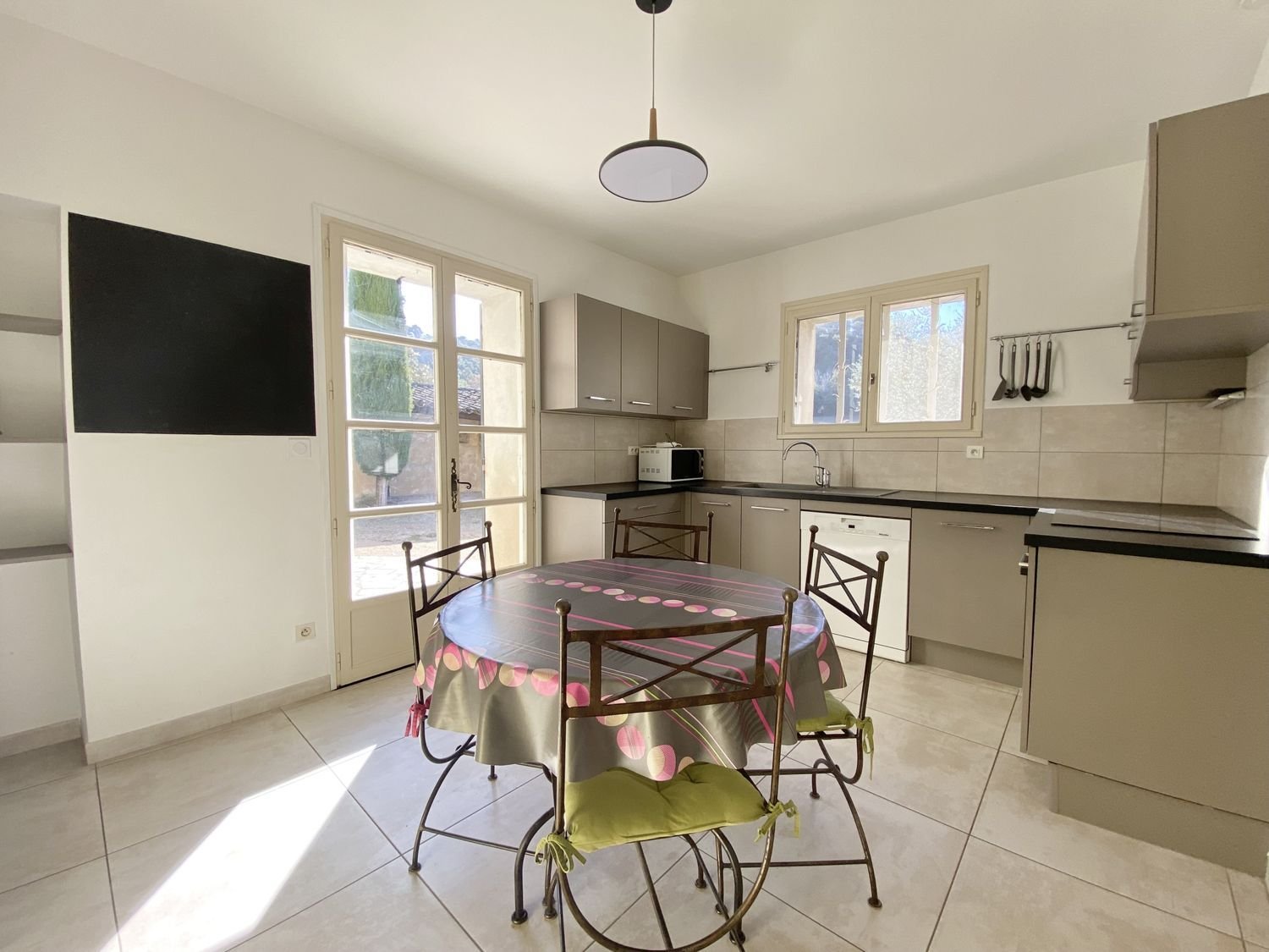 Maison à louer, 145m², Entrechaux