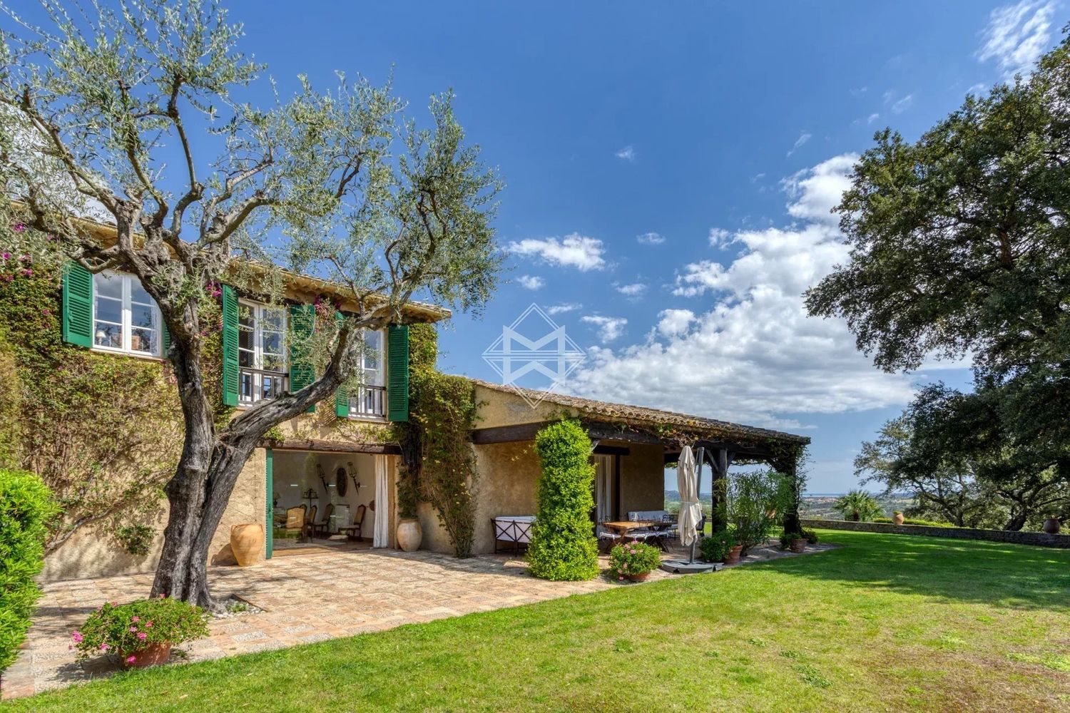 Maison à louer, 550m², Cogolin