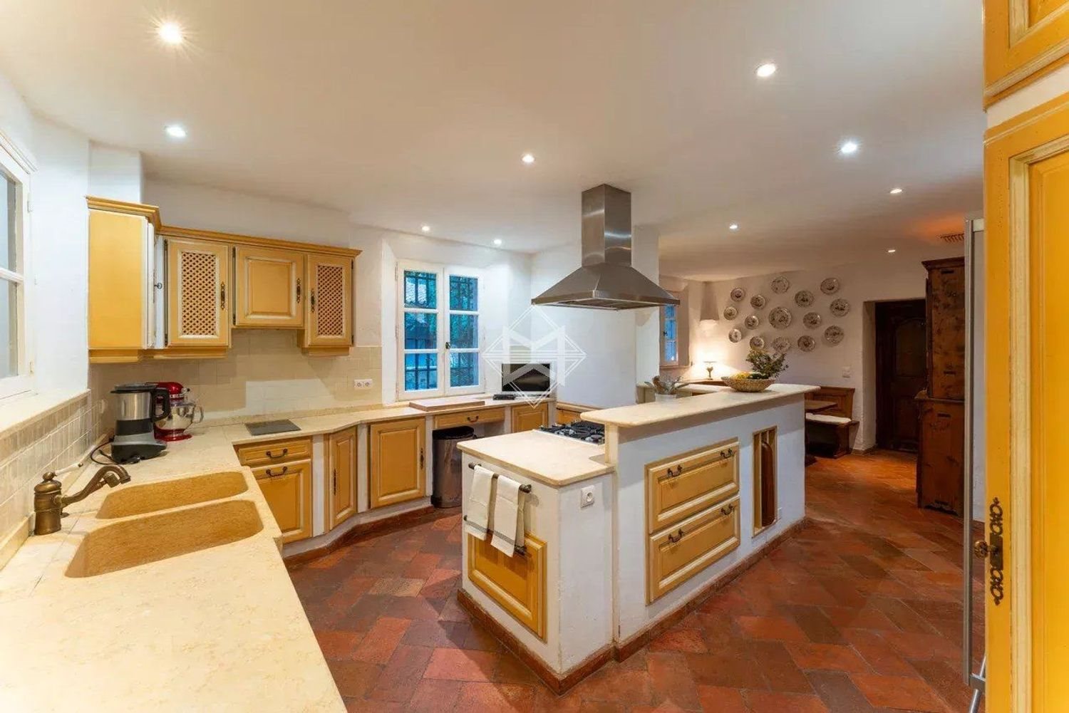 Maison à louer, 550m², Cogolin