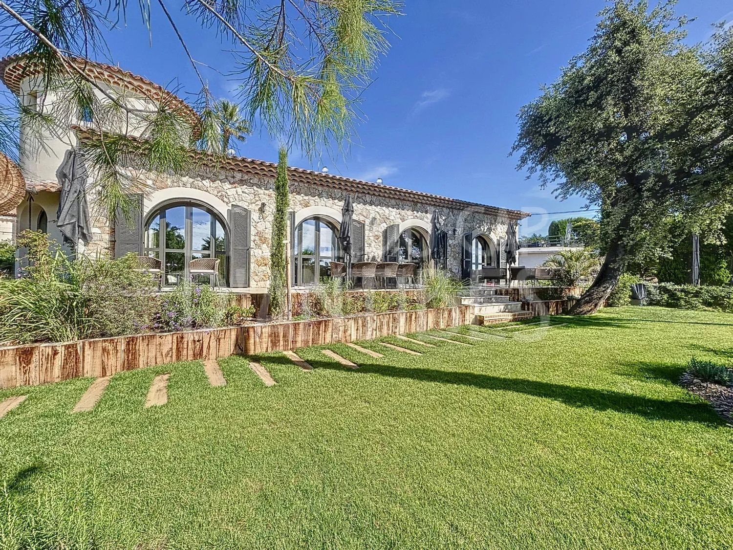 Maison à louer, 320m², Antibes