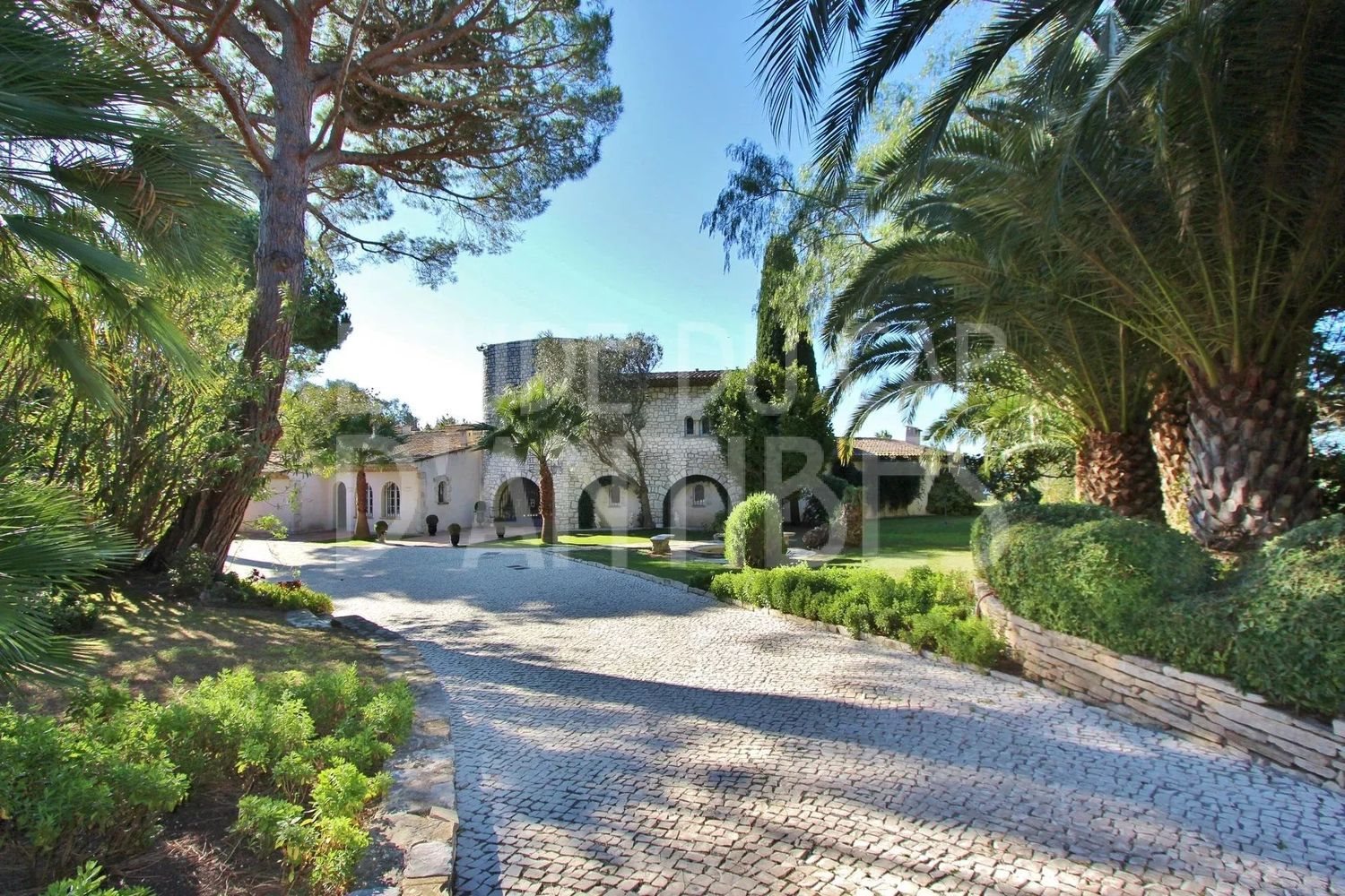 Maison à louer, 450m², Antibes