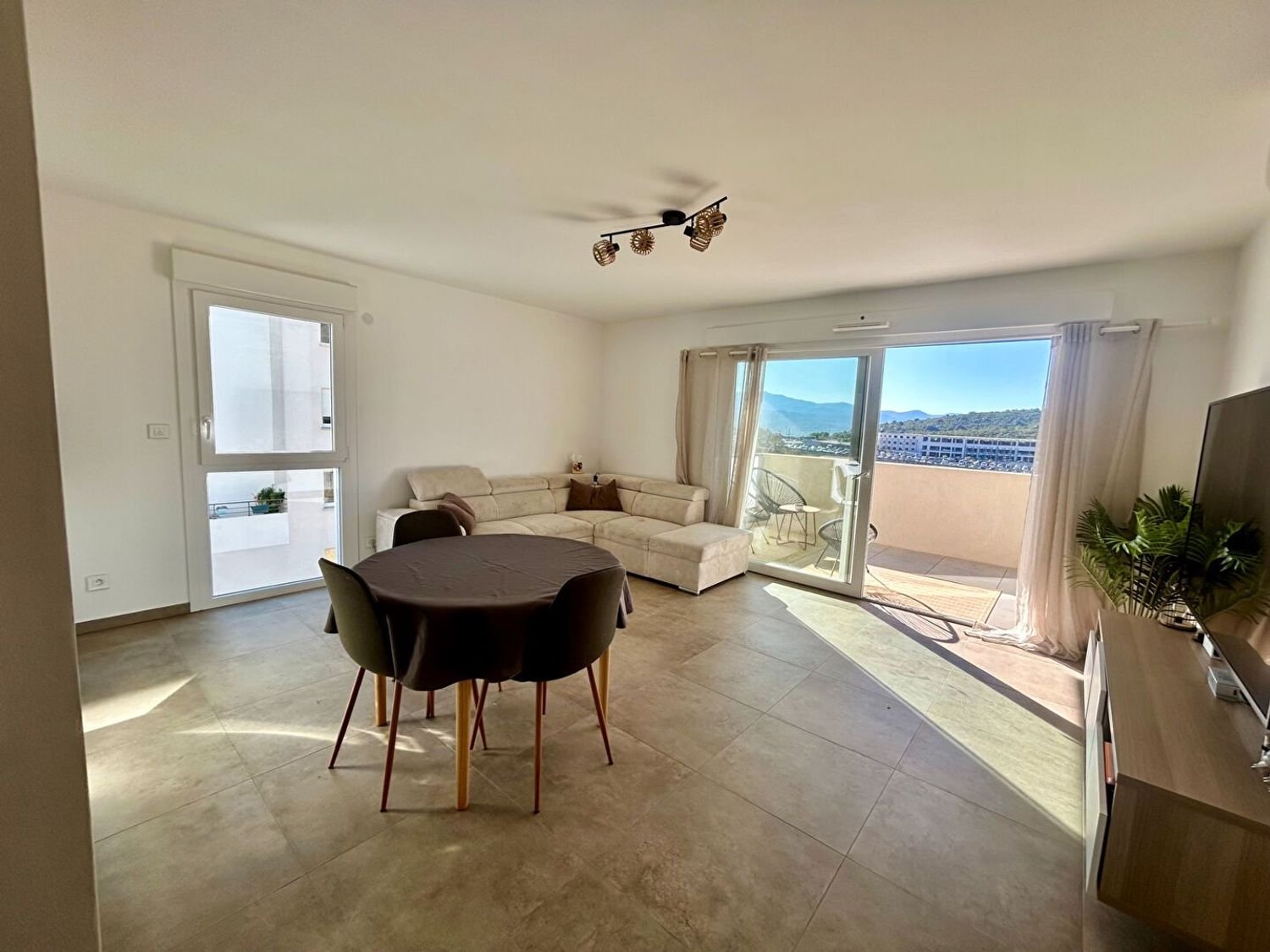Appartement à louer, 63m², Ajaccio