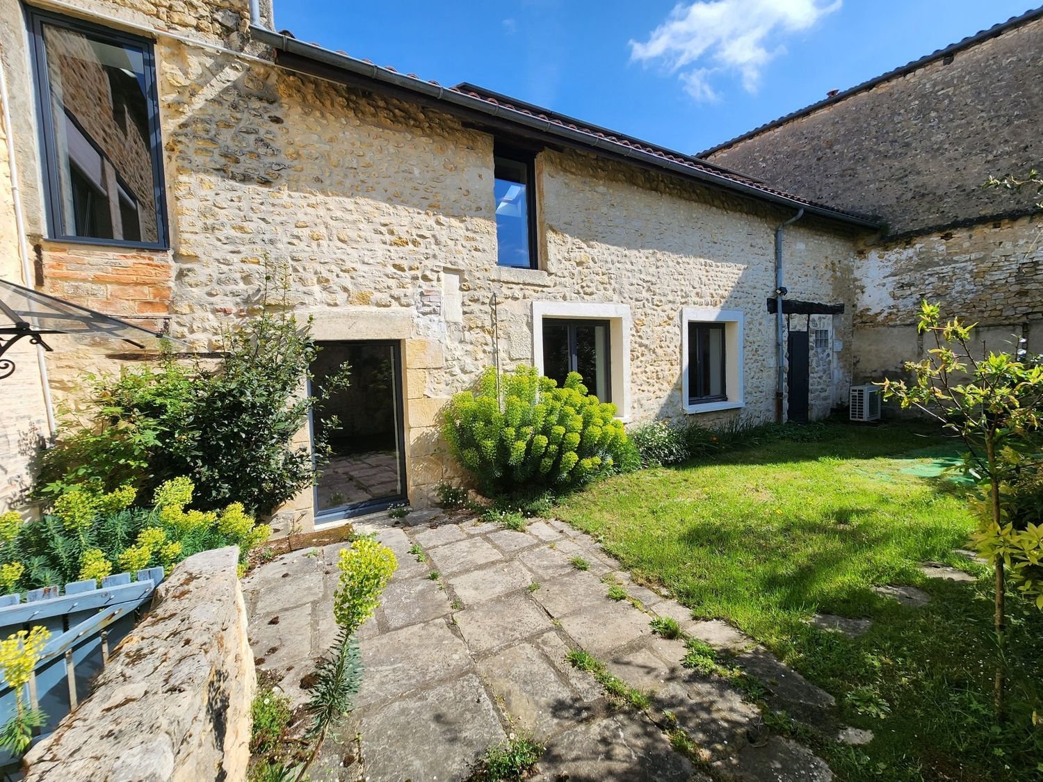 Maison à vendre, 216m², Saint-Julien-l'Ars