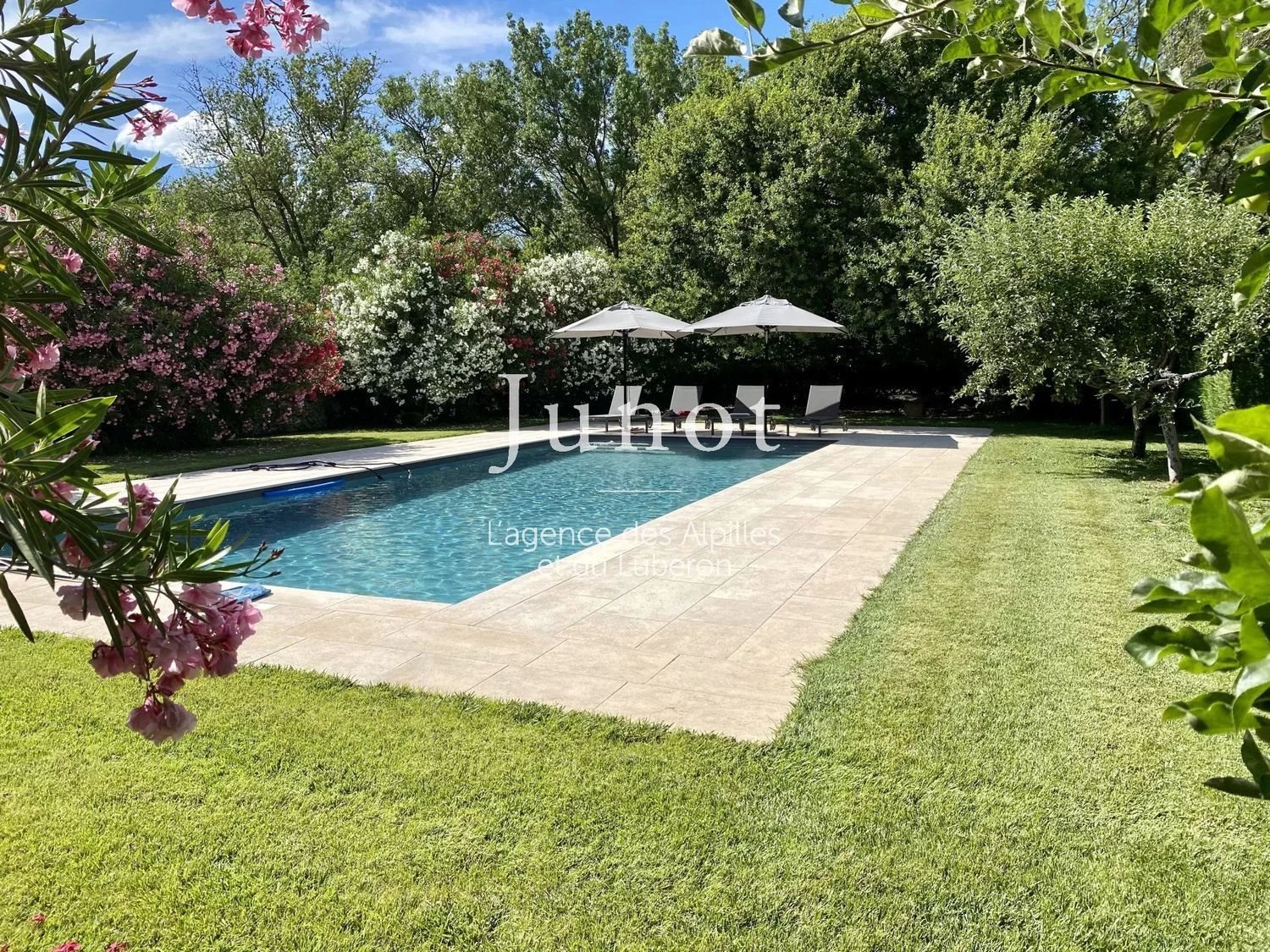 Maison à louer, 400m², Saint-Etienne-du-Grès