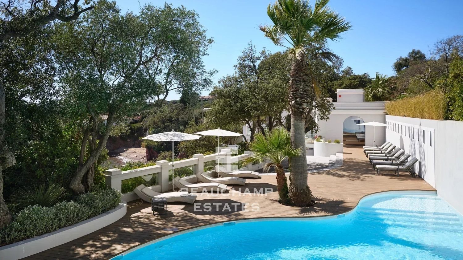 Maison à louer, 400m², Saint-Raphaël