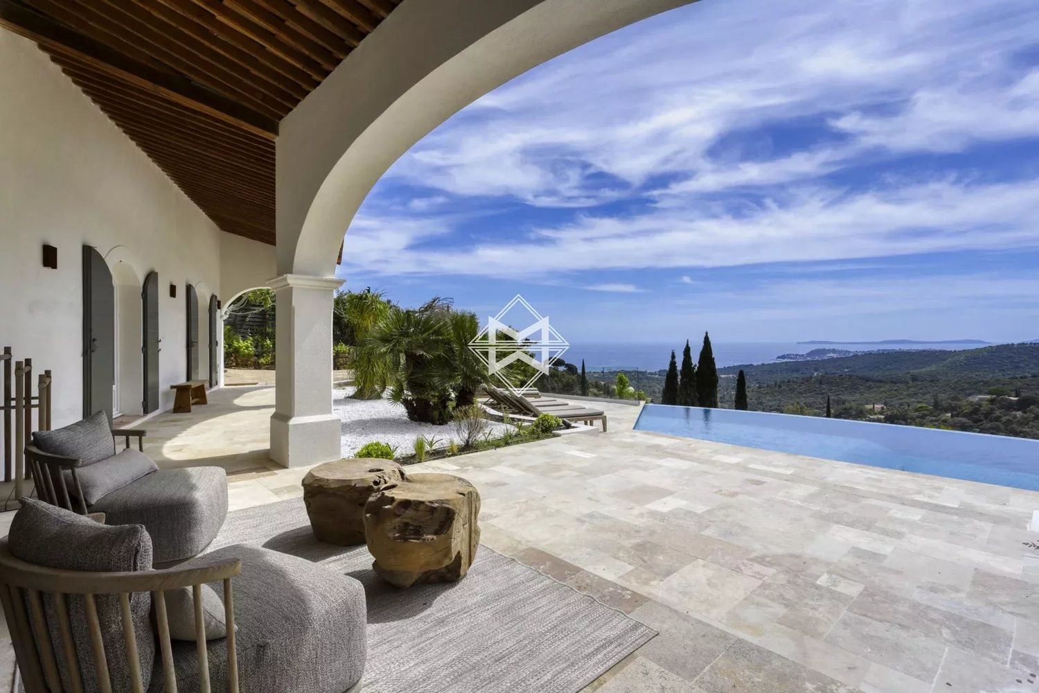 Maison à louer, 254m², La Croix-Valmer