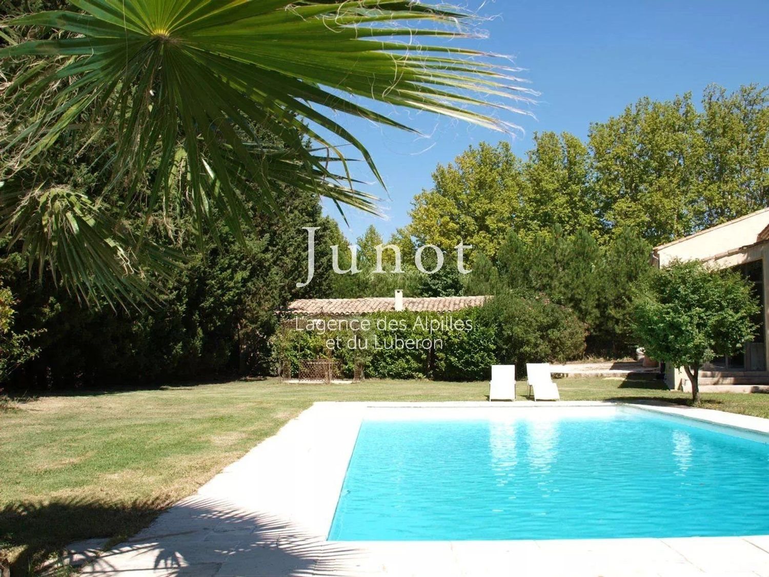 Maison à louer, 550m², Saint-Rémy-de-Provence